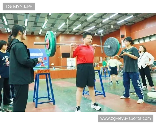 举重学院推动青少年力量训练与动作规范教育，2021年6月份举重青年赛