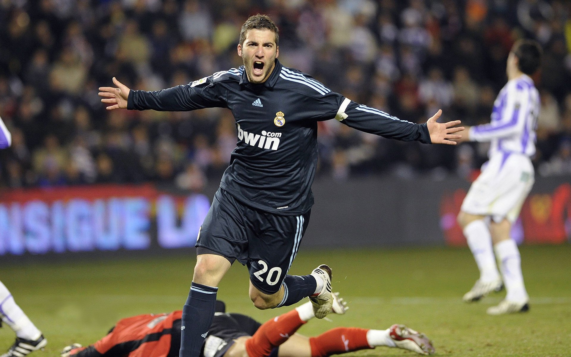 弗朗索瓦·霍尔茨豪伊泽:他的精准传球让南非队锋线如虎添翼,弗朗索瓦兹 多尔多